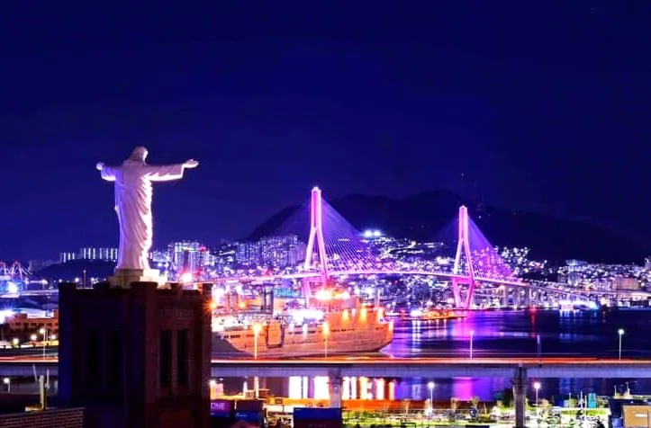 우암동 도시숲 야경 / 사진=ⓒ한국관광공사 김효서