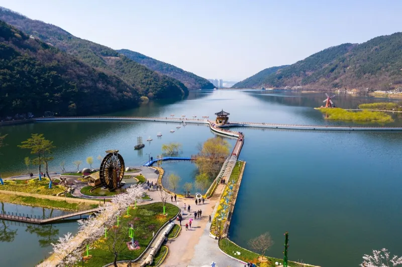 옥연지 송해공원