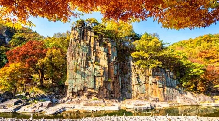 사인암 전경 / 사진=한국관광공사 김지호