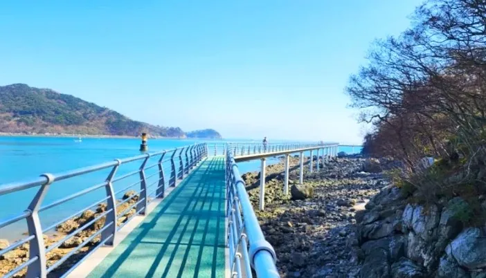 도끝부리 해안탐방로 모습 / 사진=인천시 공식 블로그