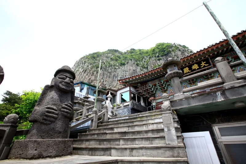 산방굴사
