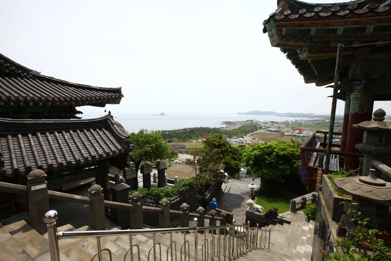 산방굴사