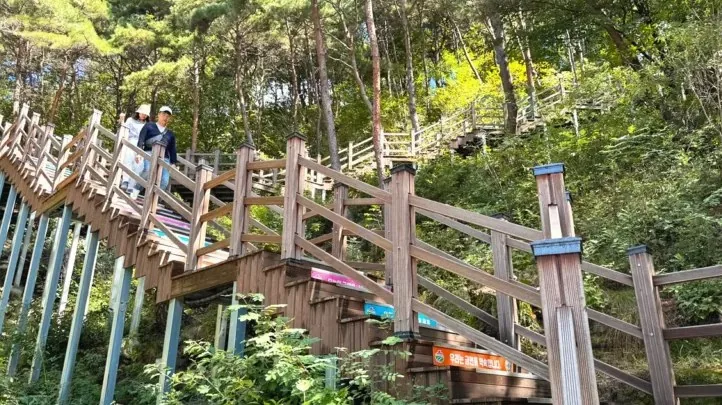 수승대 산책길 계단 / 사진=거창군 공식 블로그