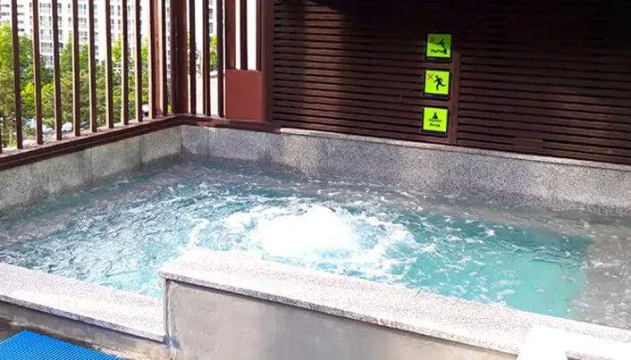 거제도해수보양온천 노천탕 / 사진=거제도해수보양온천
