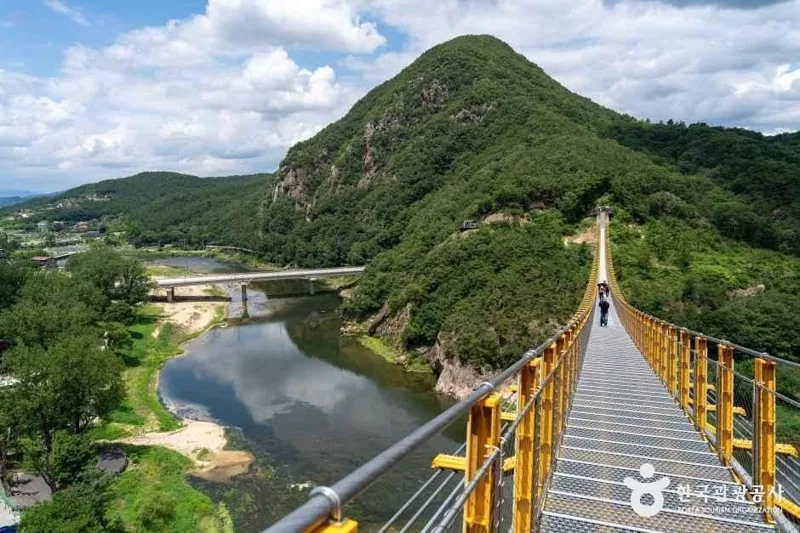 월영산 출렁다리