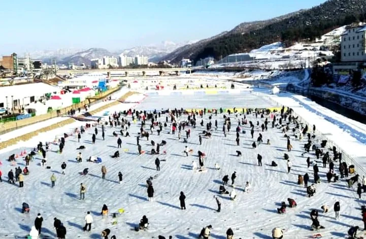 홍천강 꽁꽁축제 전경 / 사진=홍천문화재단
