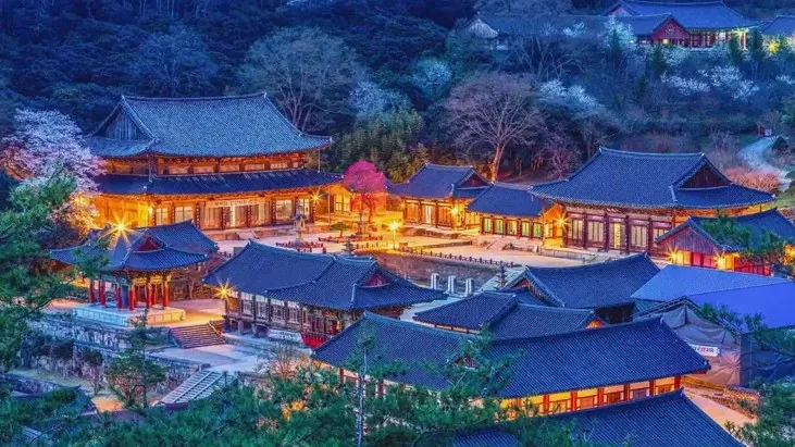화엄사 야경 / 사진=한국관광공사 윤지순