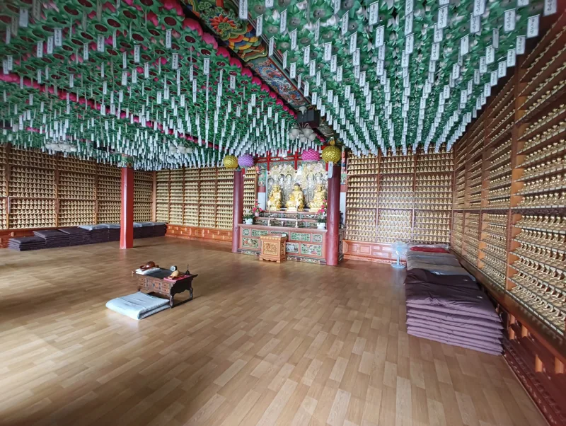 Manbul-jeon Hall (Hall of 10,000 Buddhas) at Boriam Temple
