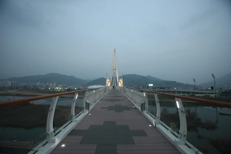 양산천 구름다리