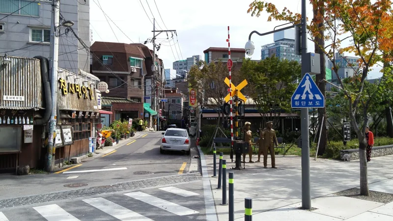 Gyeonguiseon Forest Trail Park and Ttaeng-ttaeng Street in S