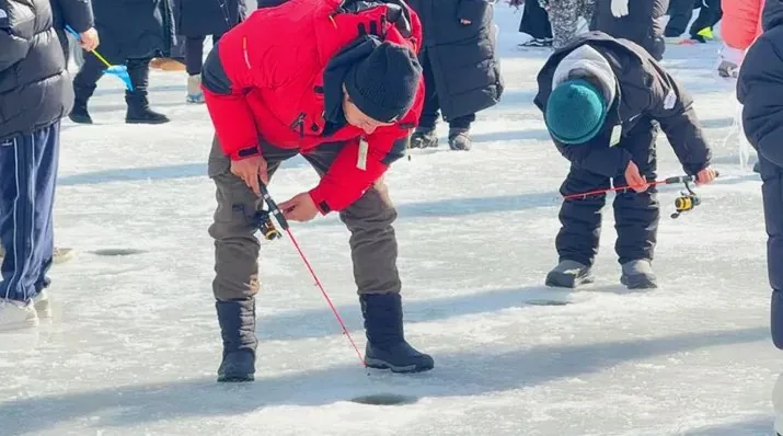홍천강 꽁꽁축제 얼음낚시 / 사진=홍천강 꽁꽁축제