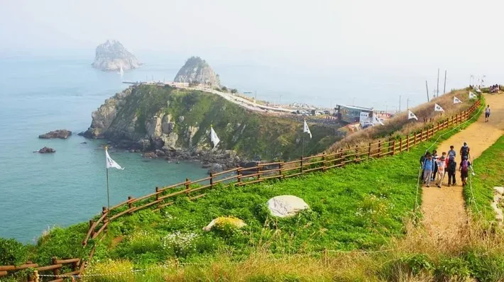 이기대 해안산책로에서 오륙도해맞이공원 가는 길 / 사진=한국관광공사 이범수