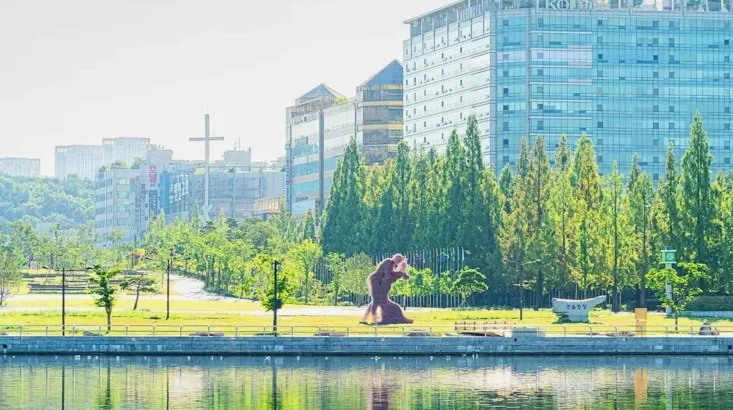 공원 곳곳에 설치된 조형물 / 사진=한국관광콘텐츠랩