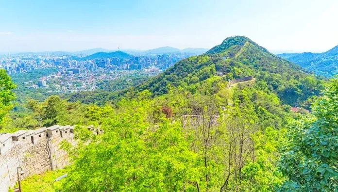 인왕산 한양도성길 / 사진=ⓒ한국관광공사 서문교