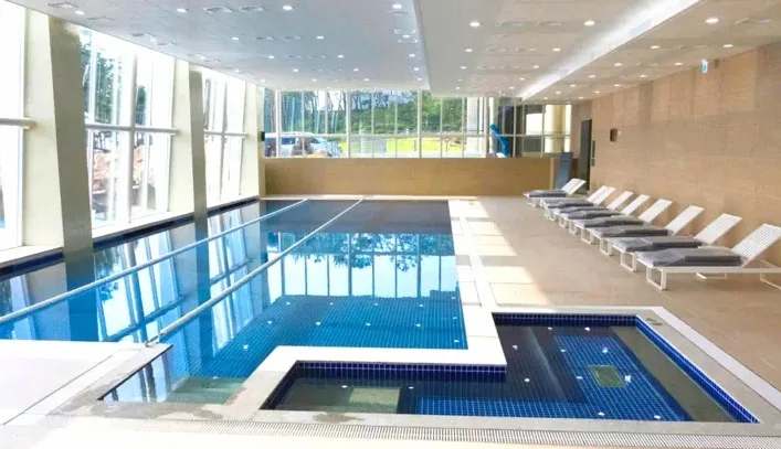 아일랜드 리솜 오아식스 선셋스파 수영장 / 사진=아일랜드 리솜 오아식스 선셋스파
