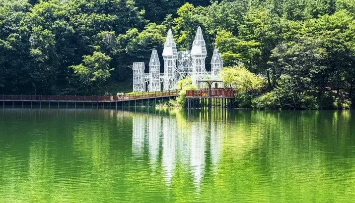 비룡담 저수지 마법의 성 / 사진=게티이미지뱅크