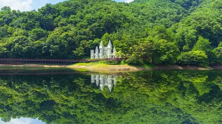 비룡담 저수지 반영 / 사진=게티이미지뱅크