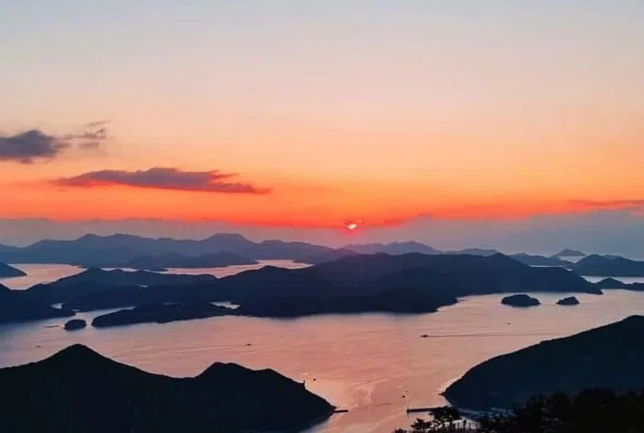 경상도 일출 명소 미륵산 일출 / 사진=유튜브 주말산행