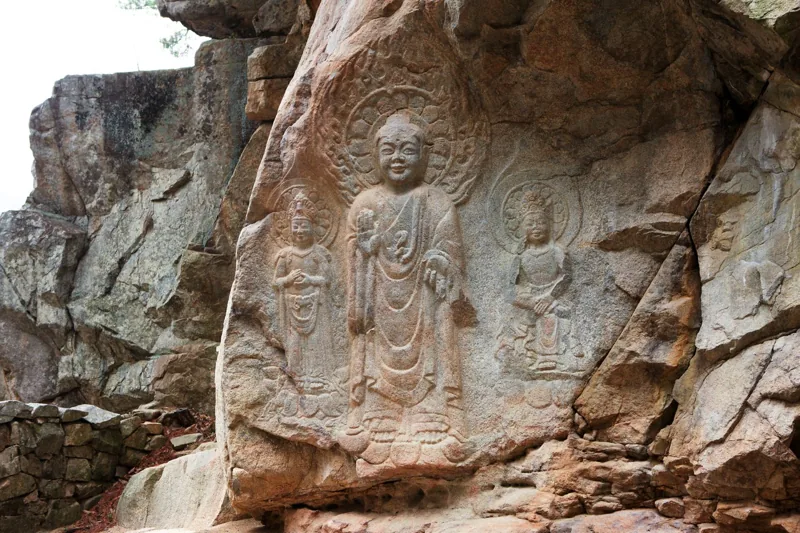 서산 용현리 마애여래삼존상
