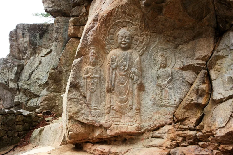 서산 용현리 마애여래삼존상