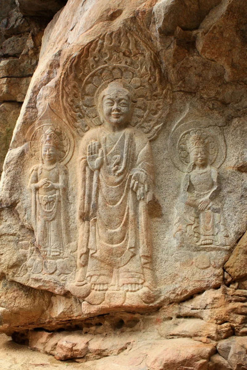 서산 용현리 마애여래삼존상