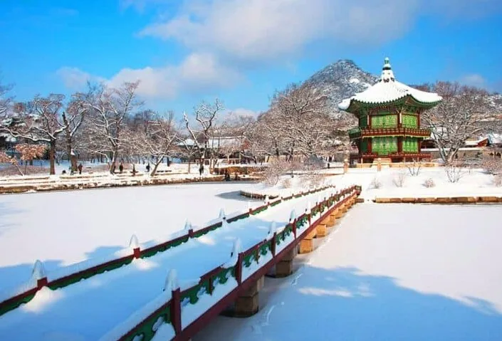 서울 경복궁 향원정 설경 / 사진=게티이미지뱅크