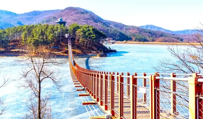 마장호수 출렁다리 겨울 풍경 / 사진=게티이미지뱅크