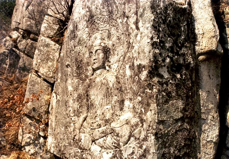 대구 팔공산 마애약사여래좌상