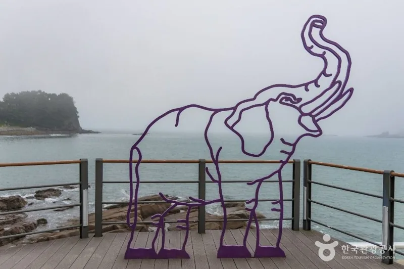 남일대 코끼리 바위