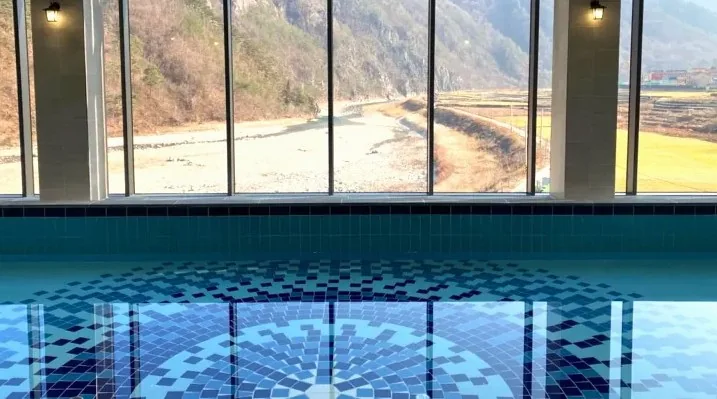 가곡유황온천 메인풀장 / 사진=가곡유황온천