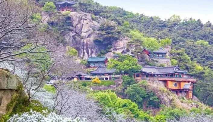 정취암 전경 / 사진=게티이미지뱅크,AI