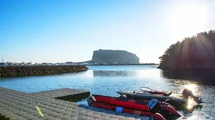 오조포구에서 보는 성산일출봉 / 사진=비짓제주