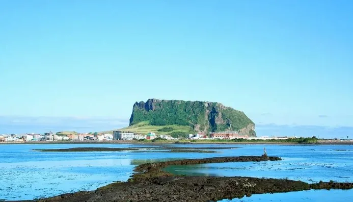 성산일출봉 조망 / 사진=게티이미지뱅크