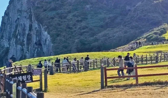 성산일출봉 등산로 / 사진=제주특별자치도 공식 블로그 고상희