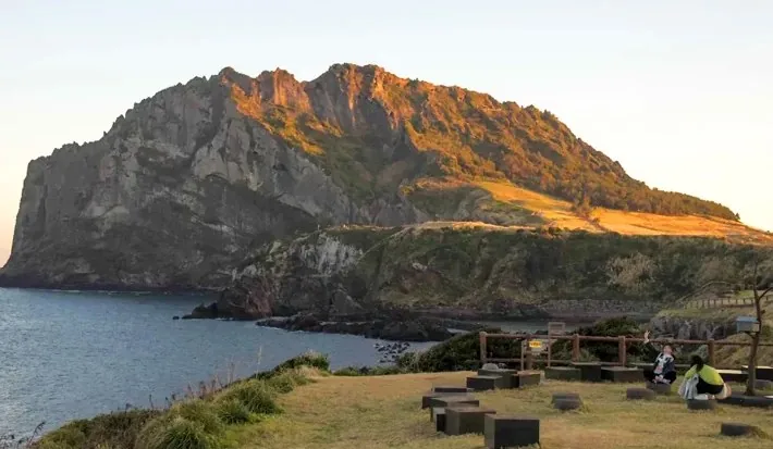 성산일출봉 모습 / 사진=ⓒ한국관광공사 라이브스튜디오