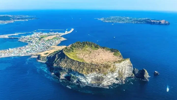 성산일출봉 전경 / 사진=게티이미지뱅크