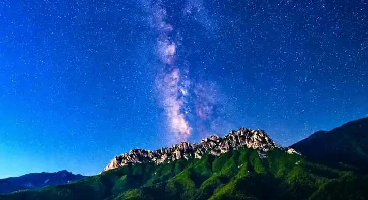 미시령 옛길에서 본 설악산 울산바위 / 사진=한국관광공사