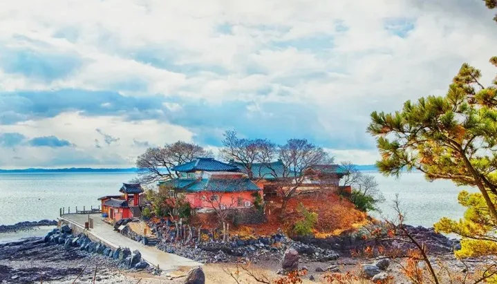 간월암 전경 / 사진=ⓒ한국관광공사 김지호