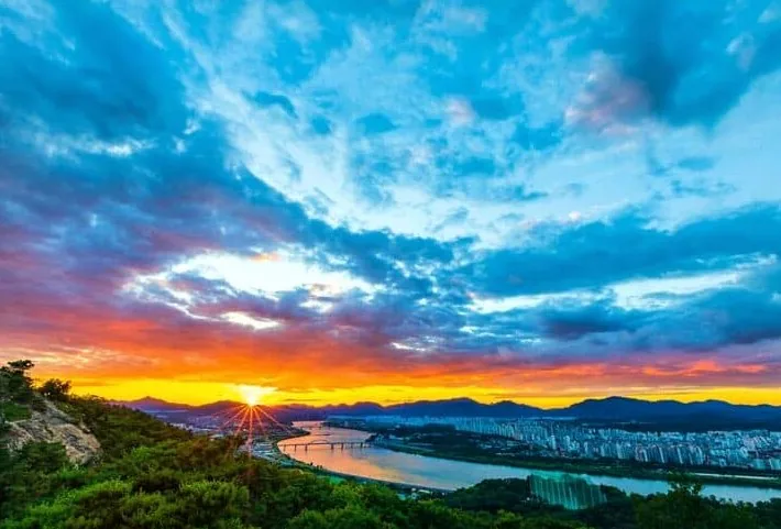 서울 아차산 해맞이공원 일출 / 사진=게티이미지뱅크
