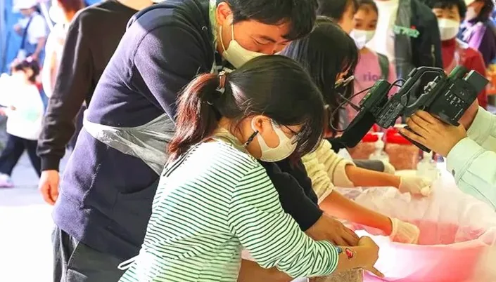 새우젓 담그기 체험 / 사진=시흥시