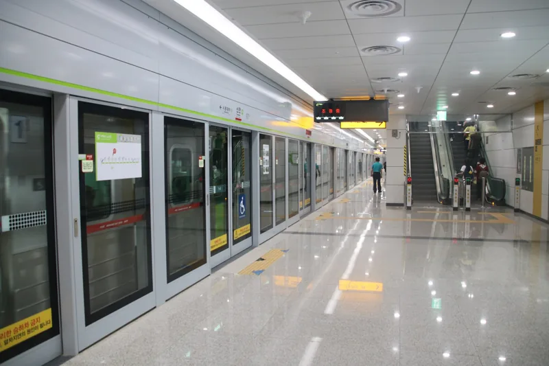 Sincheon Stn. Platform