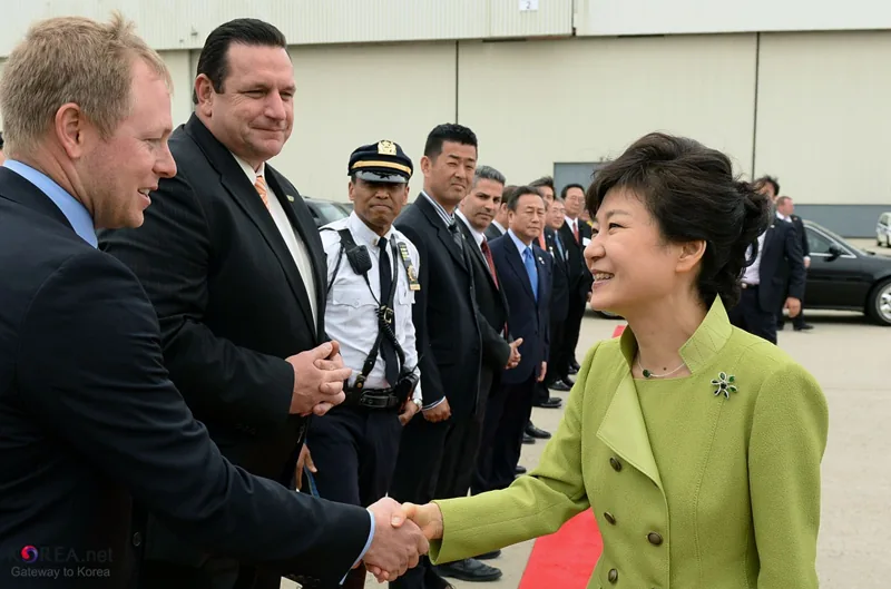 Korea President Park Departing JFK 20130507 01
