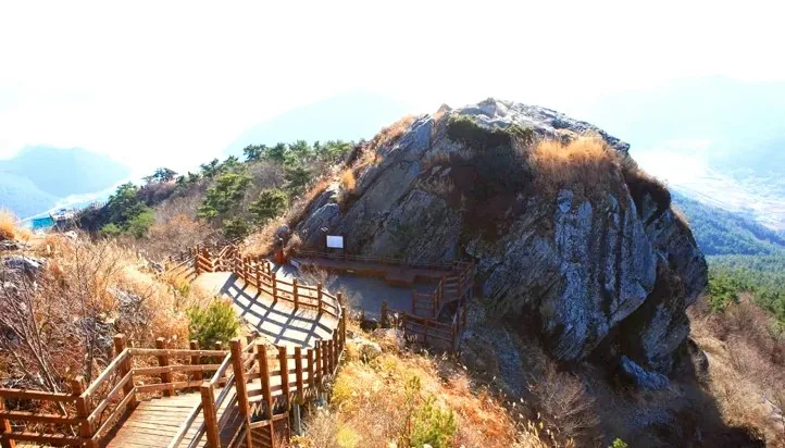 미륵산 산책로 / 사진=ⓒ한국관광공사 김지호