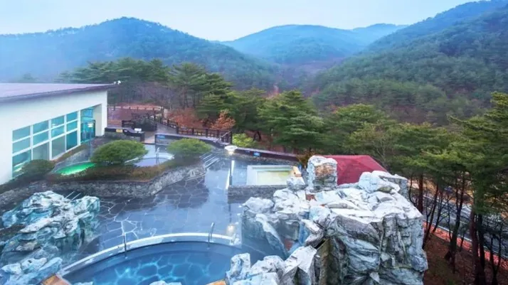 덕구온천 노천탕 / 사진=덕구온천호텔&콘도