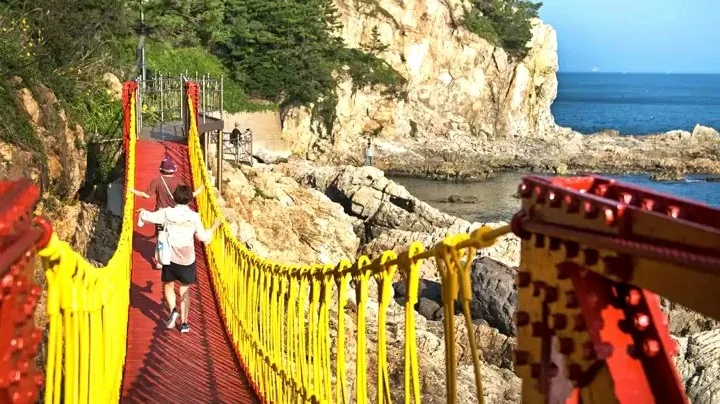 절영해안산책로 출렁다리 / 사진=부산관광공사