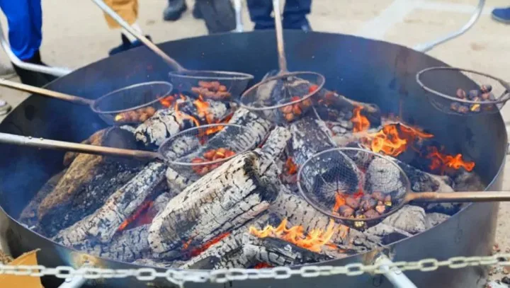 군밤 굽기 체험 / 사진=영동곶감축제