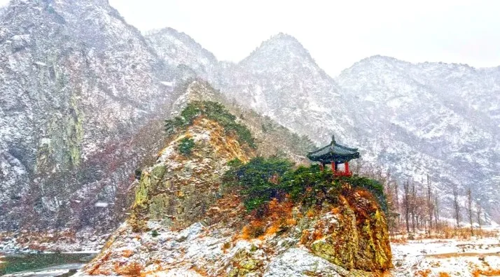 영동군 월류봉 / 사진=한국관광공사 김재현