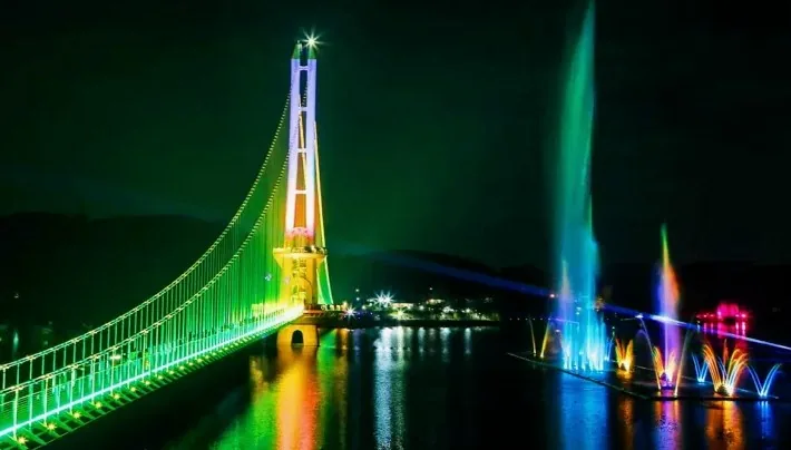 예당호 출렁다리 밤 / 사진=ⓒ한국관광공사 라이브스튜디오